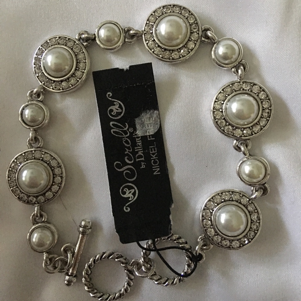 Nwt Scroll Brand Pearl Bracelet